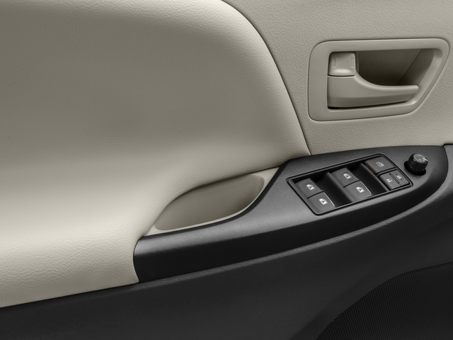 2016 Toyota Sienna L 7 Passenger Low Miles!