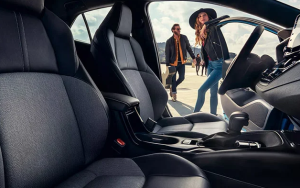 People buying a car in Silver Spring, MD