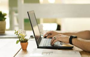 Person renewing their drivers license in Maryland