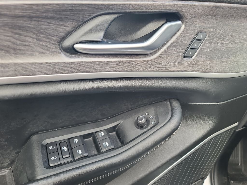 2022 Jeep Grand Cherokee Limited Low Miles!