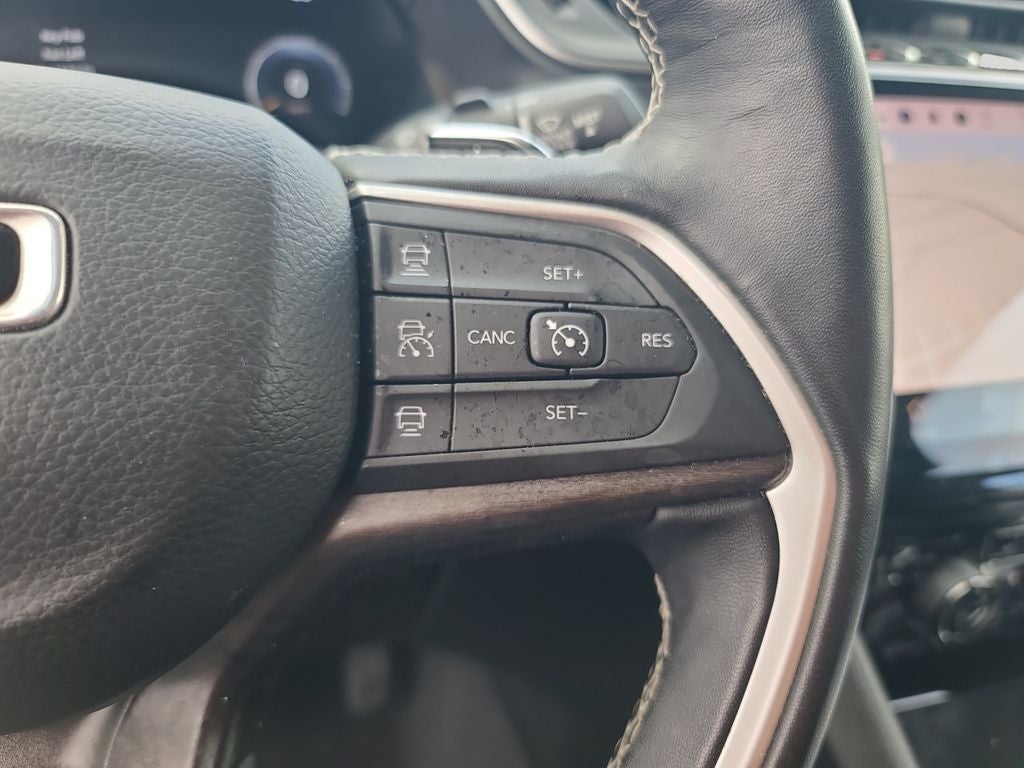 2022 Jeep Grand Cherokee Limited Low Miles!