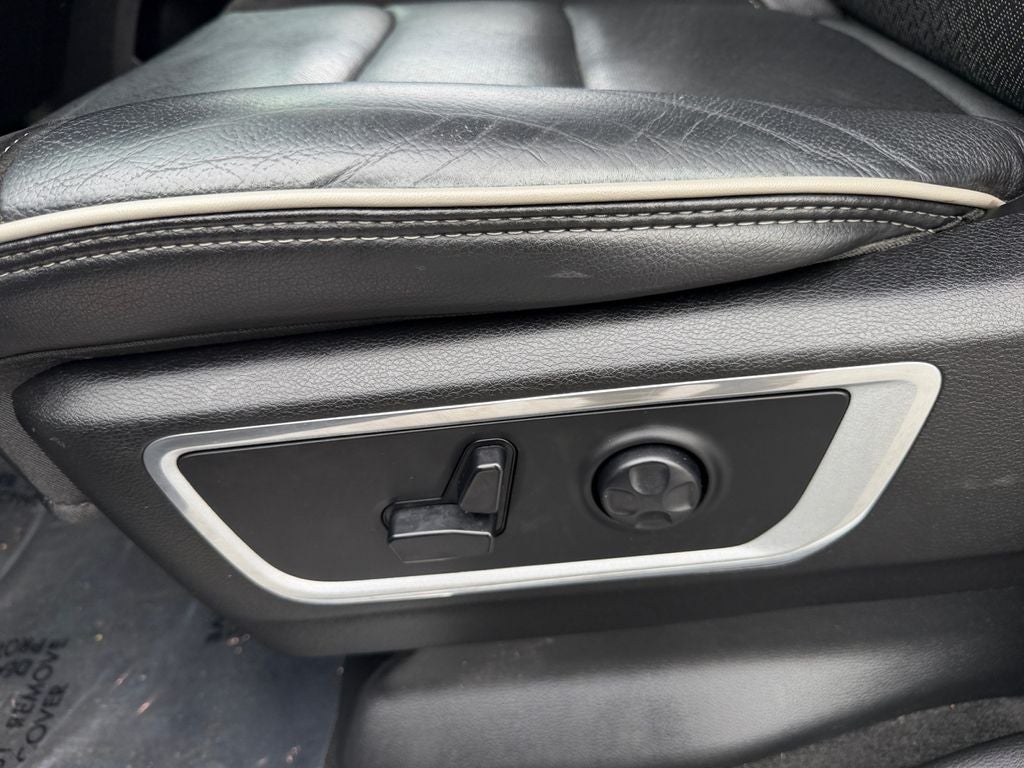 2020 RAM 1500 Laramie W/ Body Color Bed Cover!