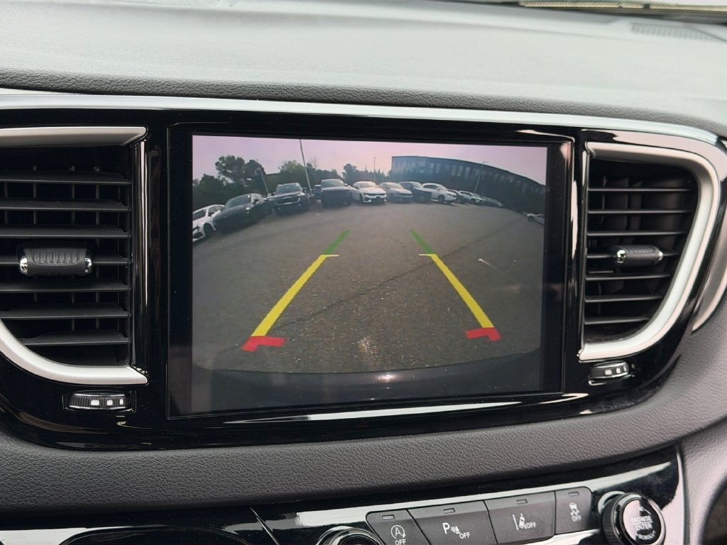 2025 Chrysler Pacifica Select