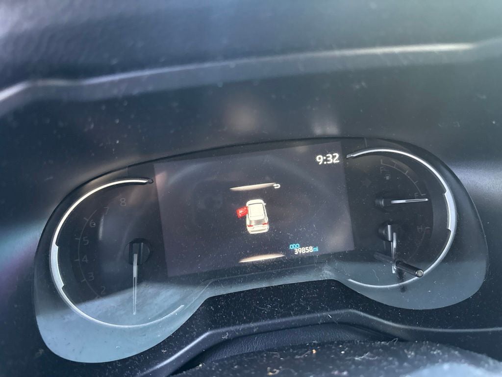 2025 Toyota RAV4 XLE W/ SUNROOF!