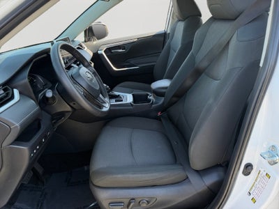 2025 Toyota RAV4 XLE W/ SUNROOF!