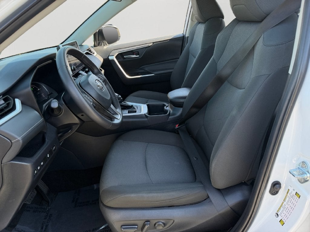 2025 Toyota RAV4 XLE W/ SUNROOF!