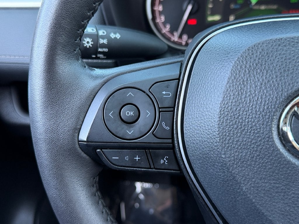 2025 Toyota RAV4 XLE W/ SUNROOF!