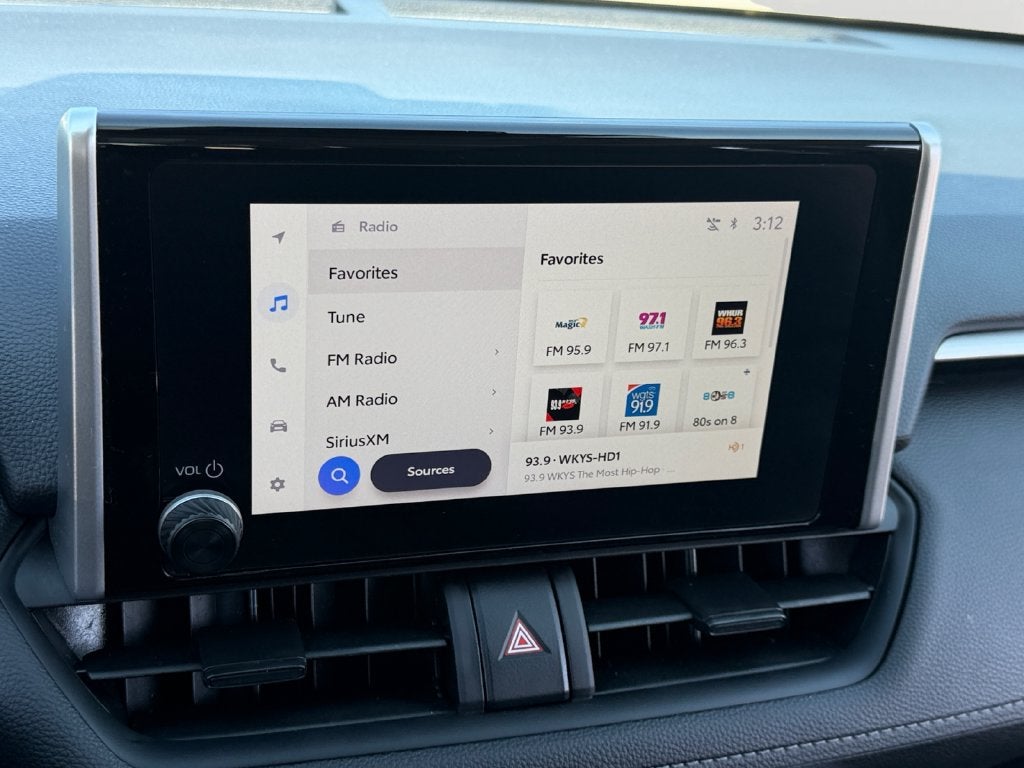 2025 Toyota RAV4 XLE W/ SUNROOF!