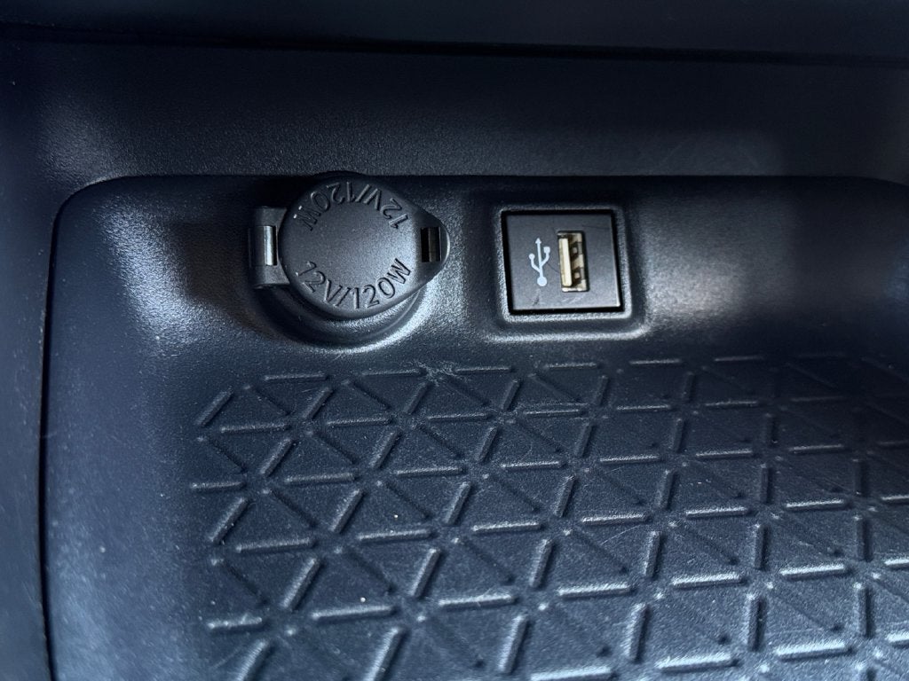2025 Toyota RAV4 XLE W/ SUNROOF!