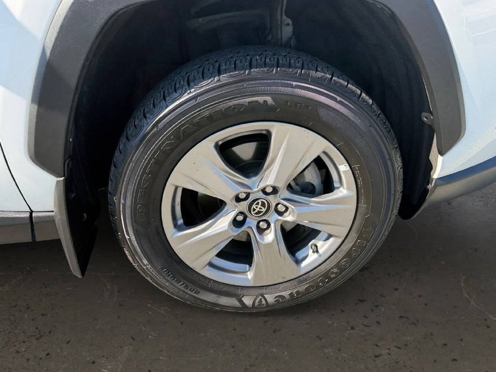 2025 Toyota RAV4 XLE W/ SUNROOF!