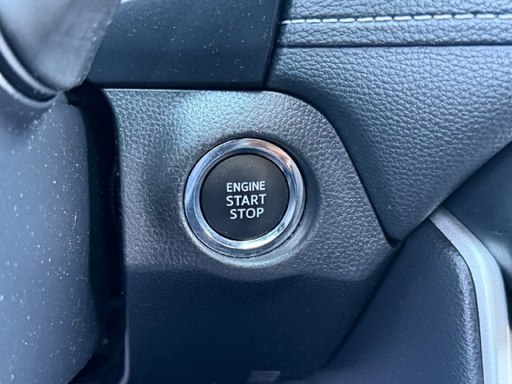 2025 Toyota RAV4 XLE W/ SUNROOF!