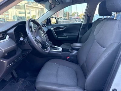 2025 Toyota RAV4 XLE W/ SUNROOF!