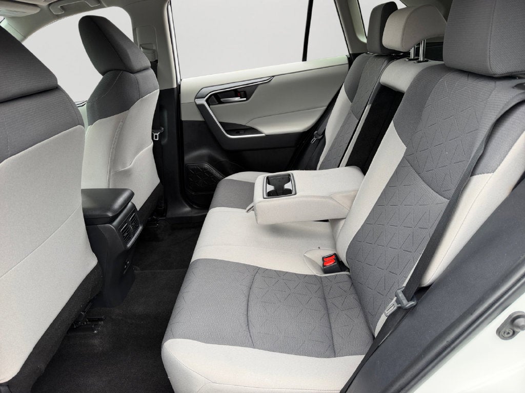 2023 Toyota RAV4 XLE W/ SUNROOF!
