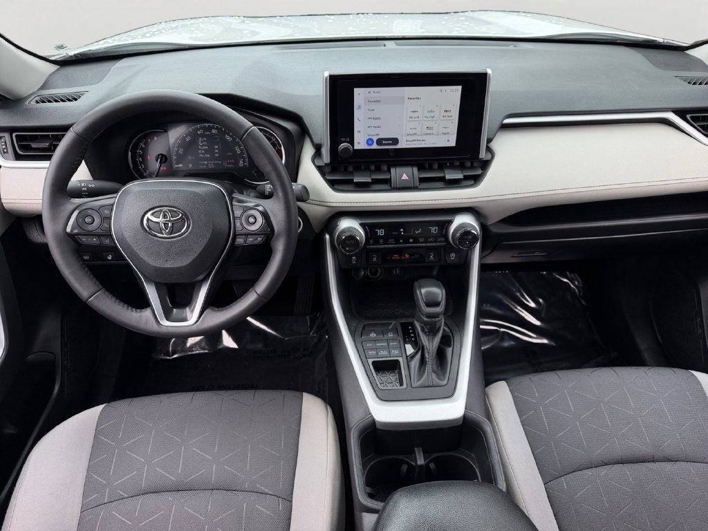 2023 Toyota RAV4 XLE W/ SUNROOF!