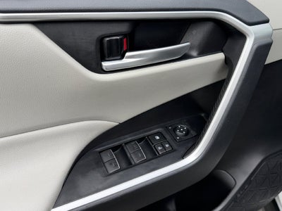 2023 Toyota RAV4 XLE W/ SUNROOF!