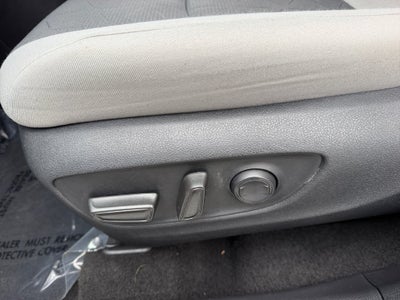 2023 Toyota RAV4 XLE W/ SUNROOF!