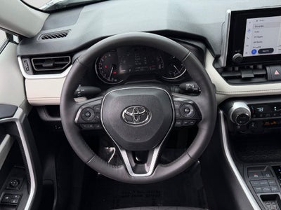 2023 Toyota RAV4 XLE W/ SUNROOF!