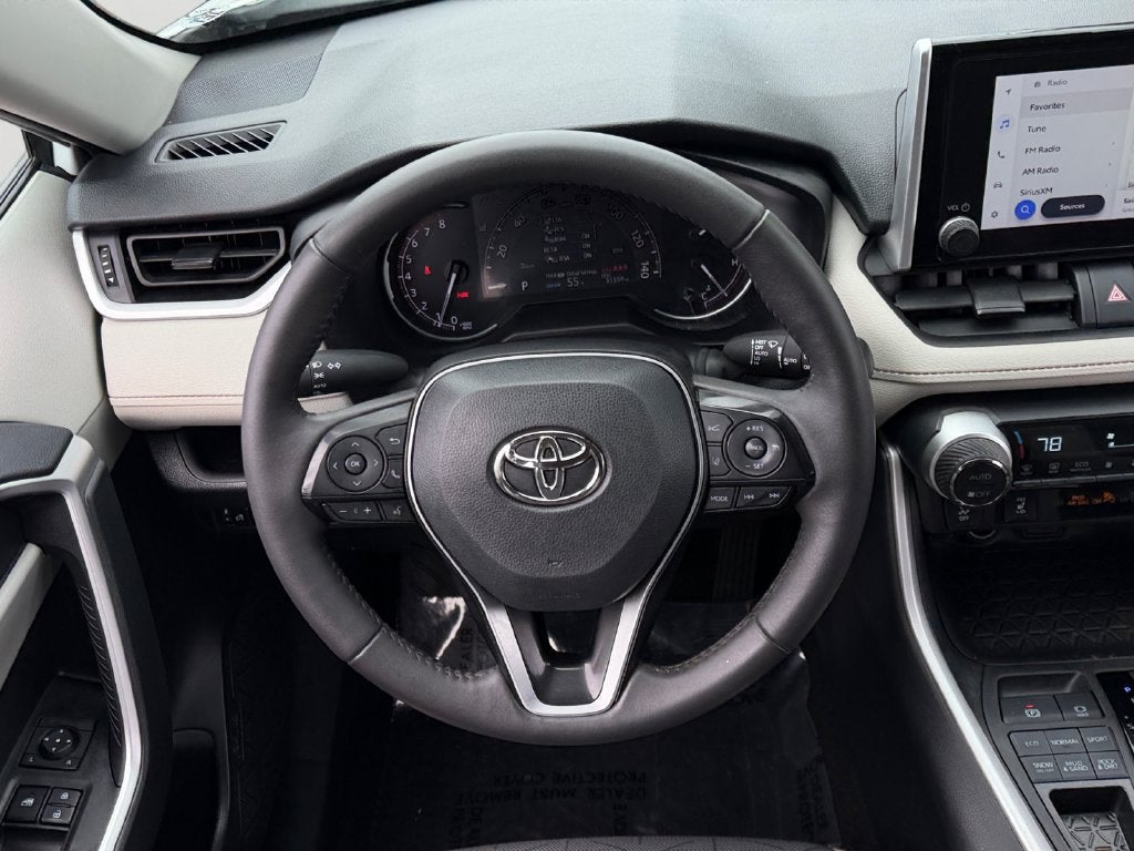 2023 Toyota RAV4 XLE W/ SUNROOF!