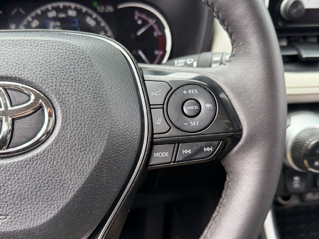2023 Toyota RAV4 XLE W/ SUNROOF!