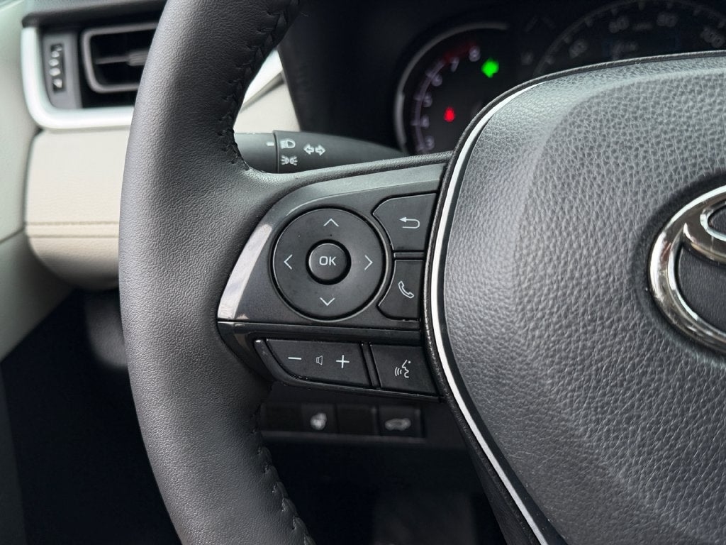2023 Toyota RAV4 XLE W/ SUNROOF!
