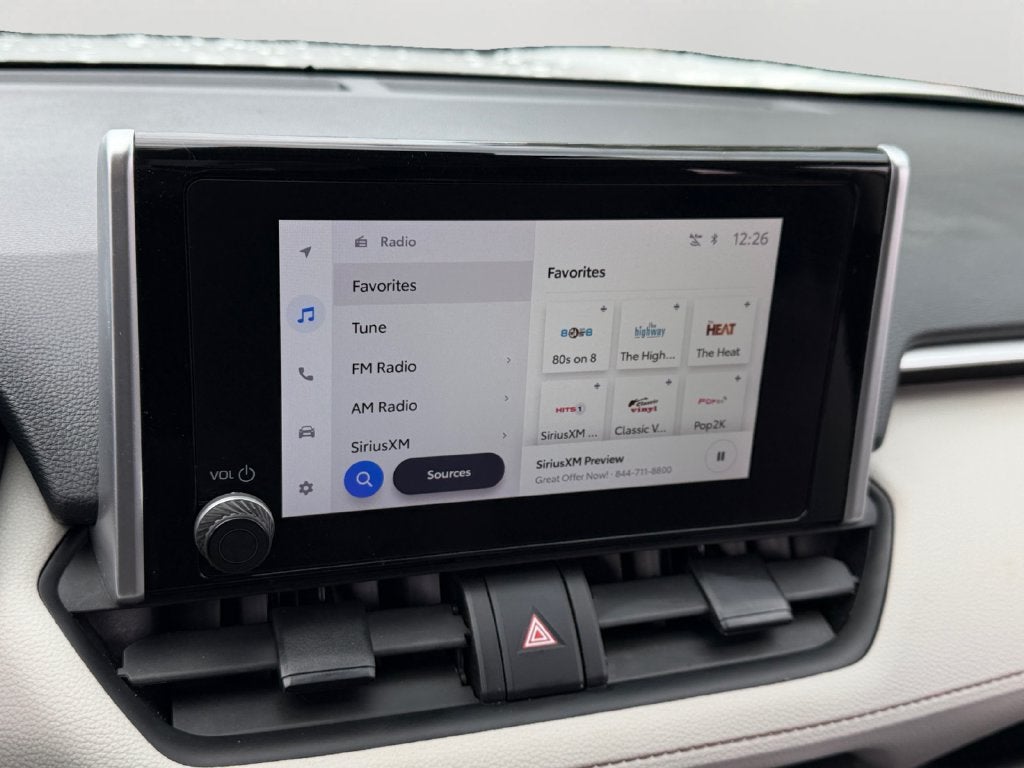 2023 Toyota RAV4 XLE W/ SUNROOF!
