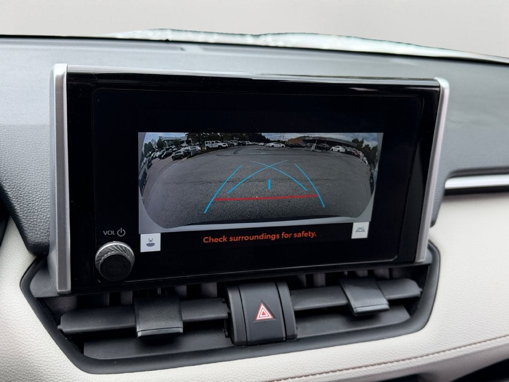 2023 Toyota RAV4 XLE W/ SUNROOF!