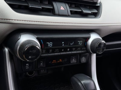 2023 Toyota RAV4 XLE W/ SUNROOF!