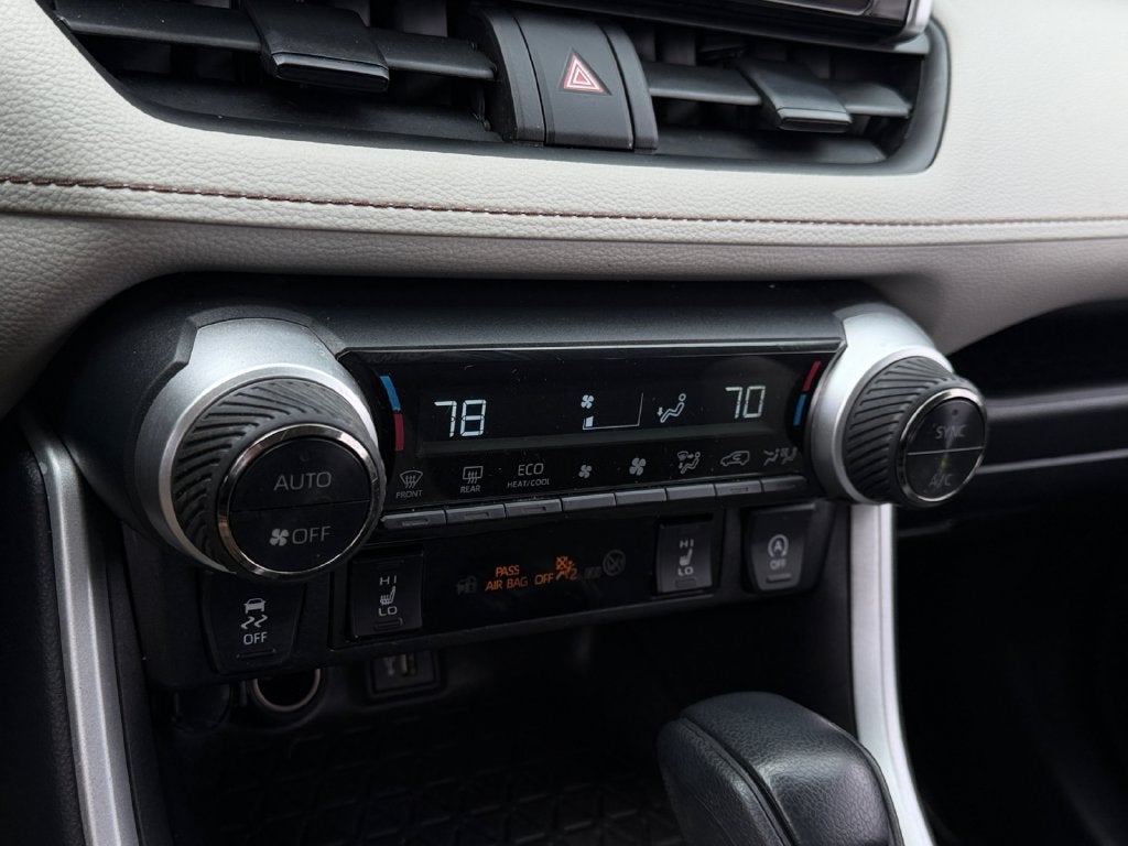 2023 Toyota RAV4 XLE W/ SUNROOF!