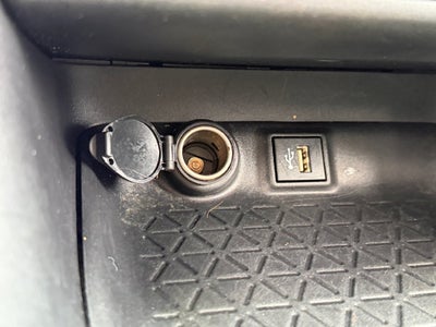 2023 Toyota RAV4 XLE W/ SUNROOF!