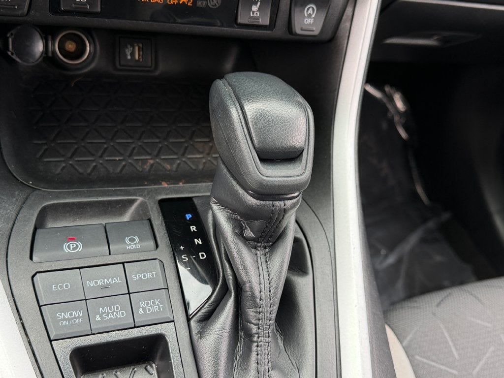 2023 Toyota RAV4 XLE W/ SUNROOF!