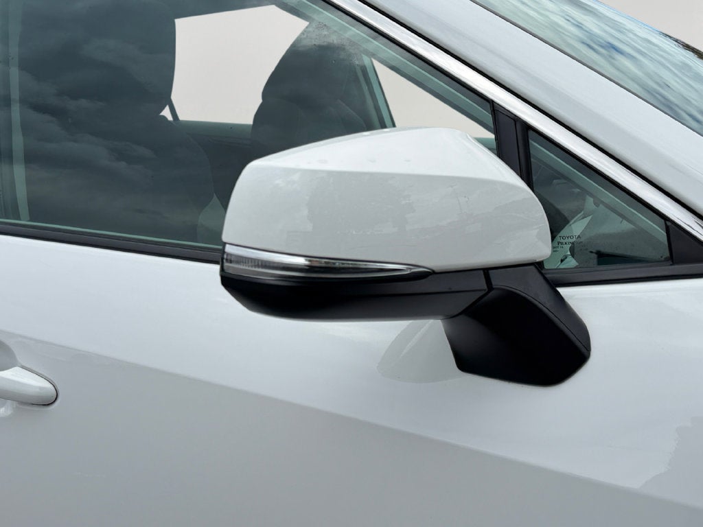 2023 Toyota RAV4 XLE W/ SUNROOF!