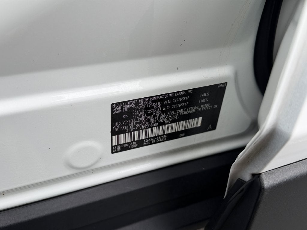 2023 Toyota RAV4 XLE W/ SUNROOF!
