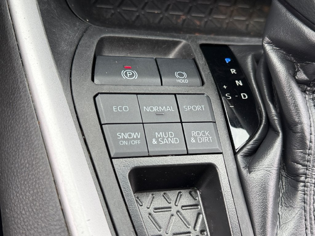 2023 Toyota RAV4 XLE W/ SUNROOF!