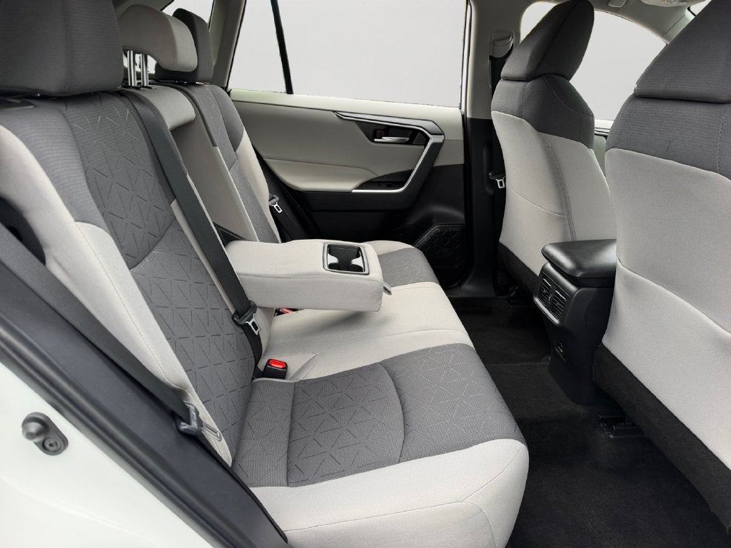 2023 Toyota RAV4 XLE W/ SUNROOF!
