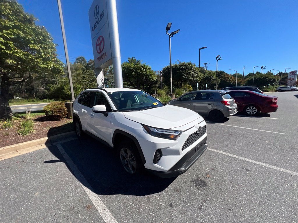 2025 Toyota RAV4 XLE
