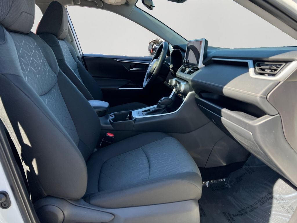 2025 Toyota RAV4 XLE Convenience Package w/ Sunroof!