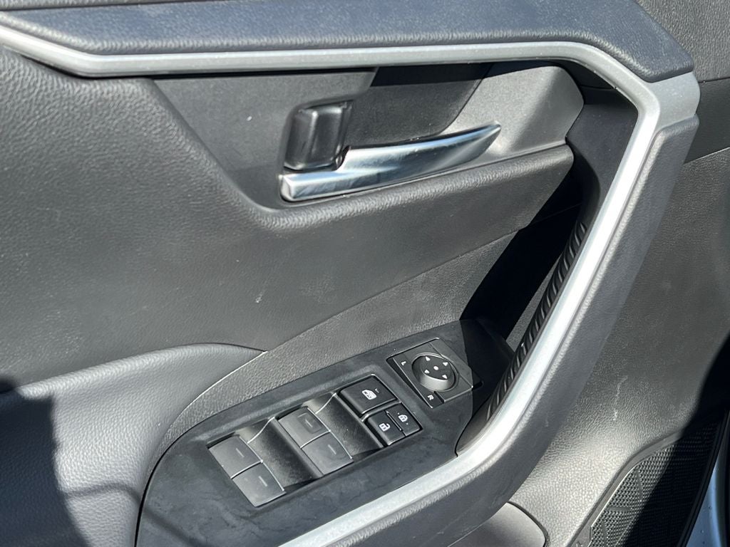 2025 Toyota RAV4 XLE Convenience Package Sunroof!