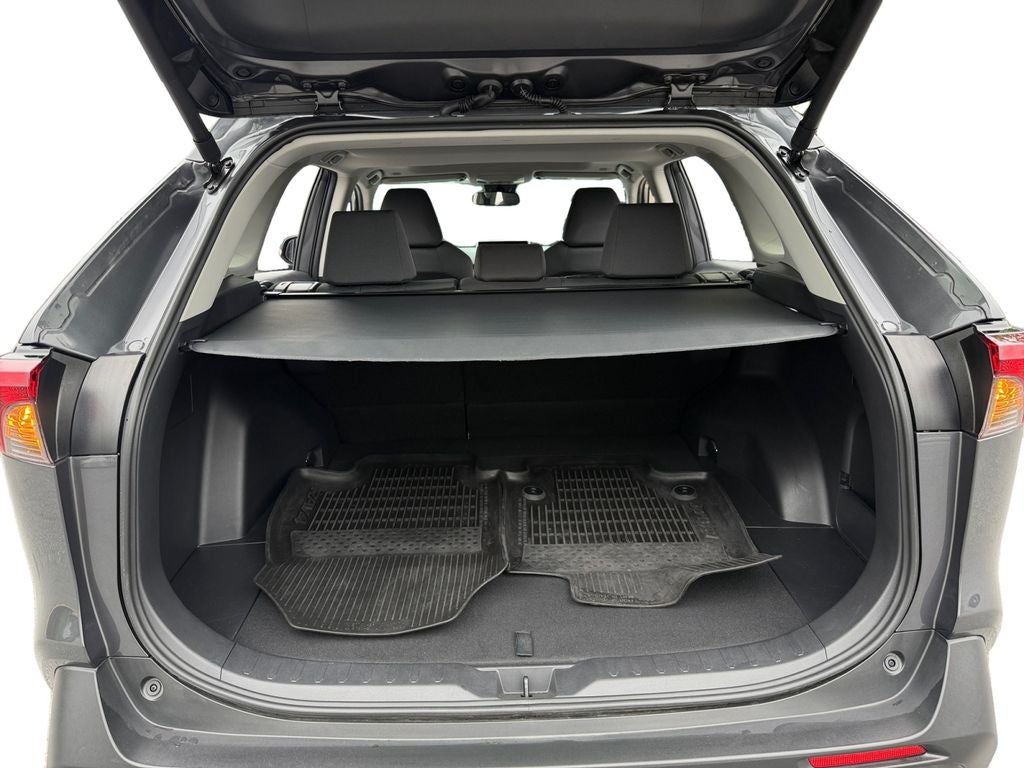 2025 Toyota RAV4 XLE CERTIFIED W/ SUNROOF!