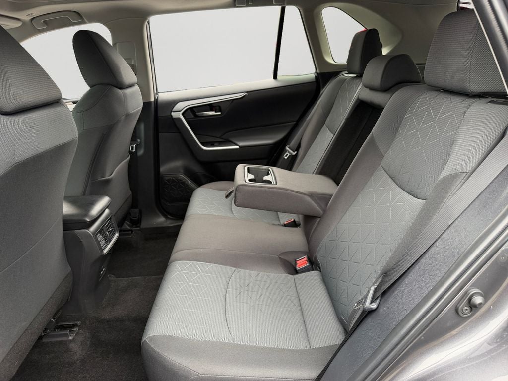 2025 Toyota RAV4 XLE CERTIFIED W/ SUNROOF!