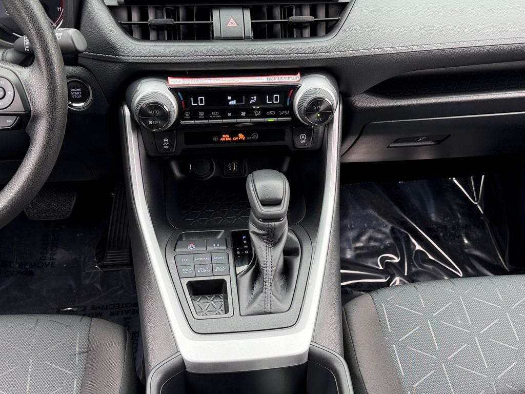 2025 Toyota RAV4 XLE CERTIFIED W/ SUNROOF!