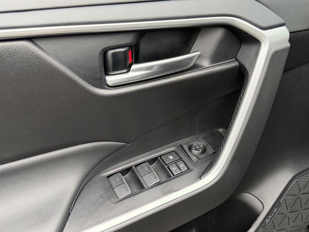 2025 Toyota RAV4 XLE CERTIFIED W/ SUNROOF!