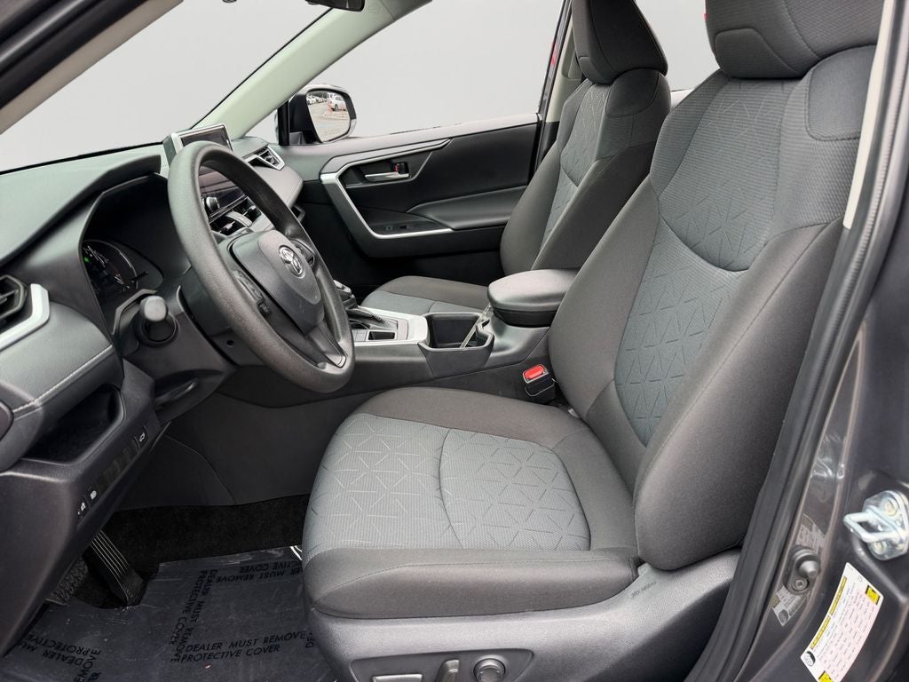 2025 Toyota RAV4 XLE CERTIFIED W/ SUNROOF!