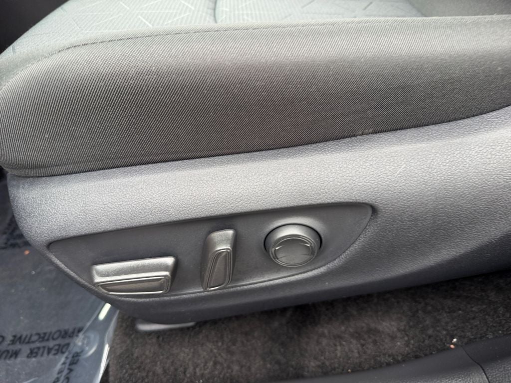 2025 Toyota RAV4 XLE CERTIFIED W/ SUNROOF!