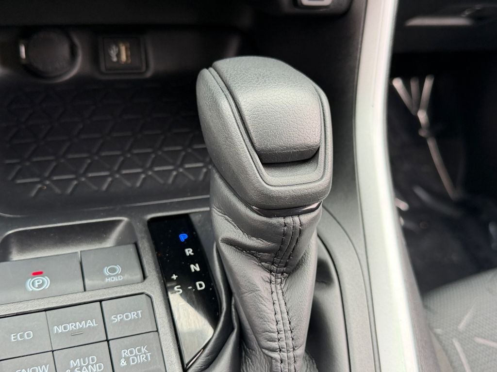 2025 Toyota RAV4 XLE CERTIFIED W/ SUNROOF!