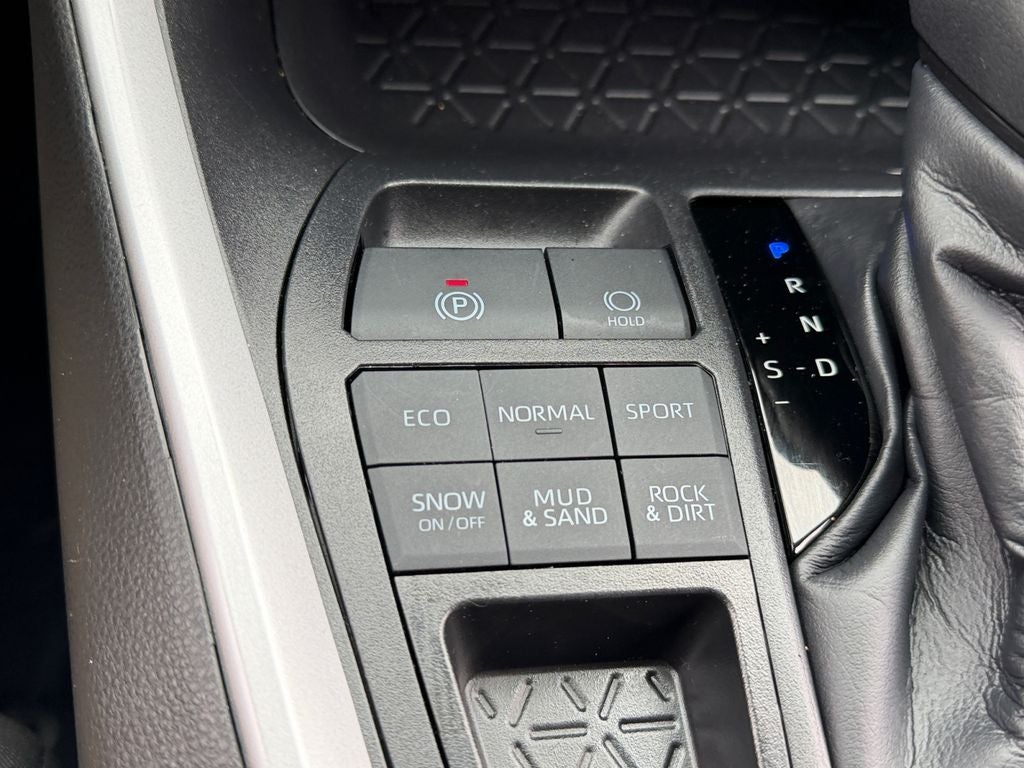 2025 Toyota RAV4 XLE CERTIFIED W/ SUNROOF!