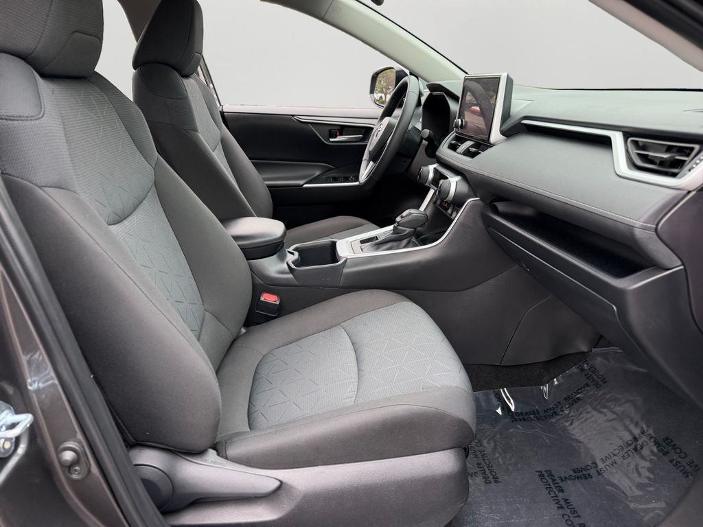 2025 Toyota RAV4 XLE CERTIFIED W/ SUNROOF & COLD WEATHER PACK!
