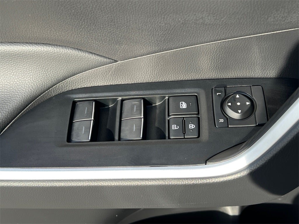 2025 Toyota RAV4 XLE Sunroof