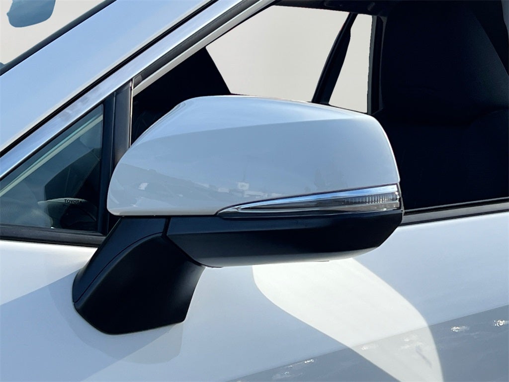 2025 Toyota RAV4 XLE Sunroof