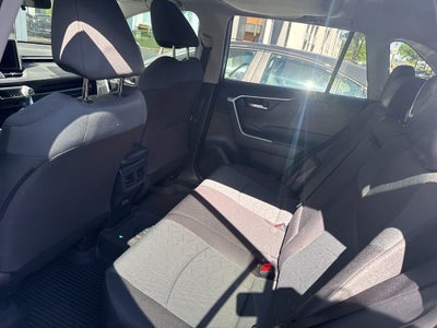 2025 Toyota RAV4 XLE SUNROOF!