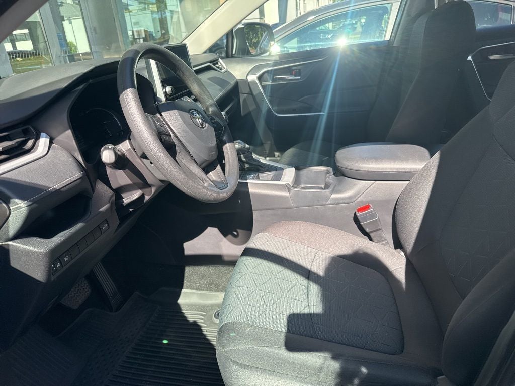 2025 Toyota RAV4 XLE SUNROOF!